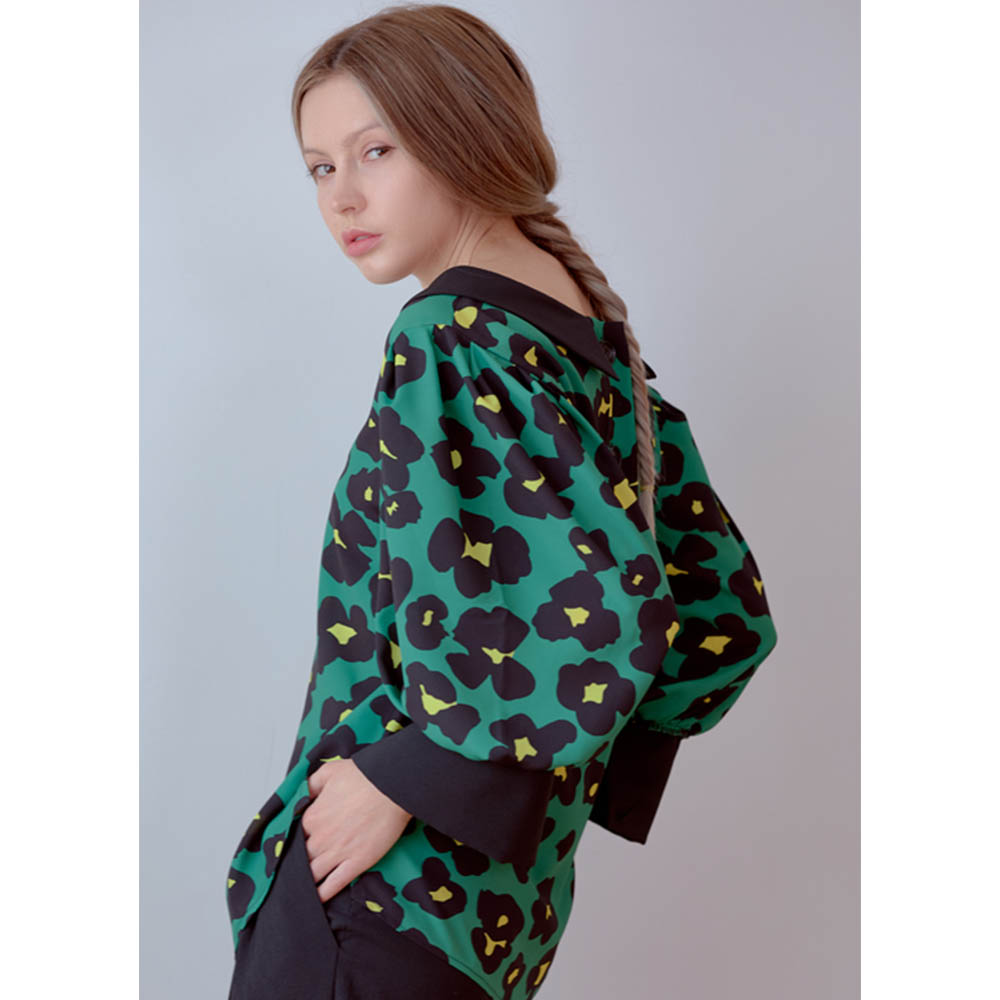 어바웃티 그린플라워 블라우스